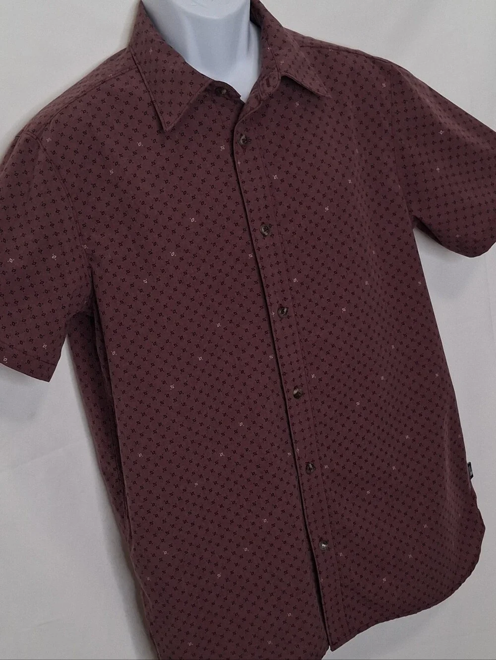 The North Face Men's Short-Sleeve Button-Down Shirt in Burgundy Microprint